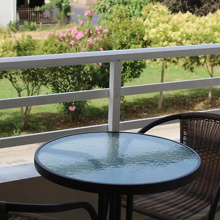 Lejlighedshotel Atira Olympiakí Aktí