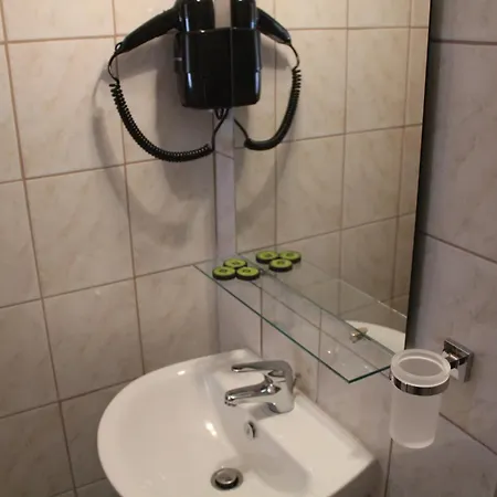 Atira 3* Olympiakí Aktí