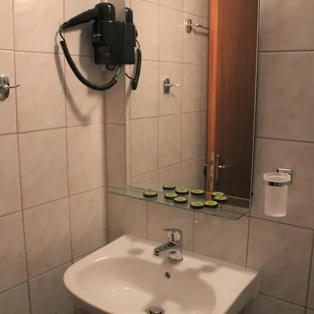 Atira 3* Olympiakí Aktí