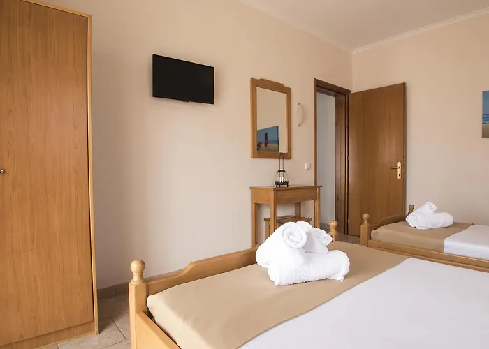 Atira 3* Olympiakí Aktí